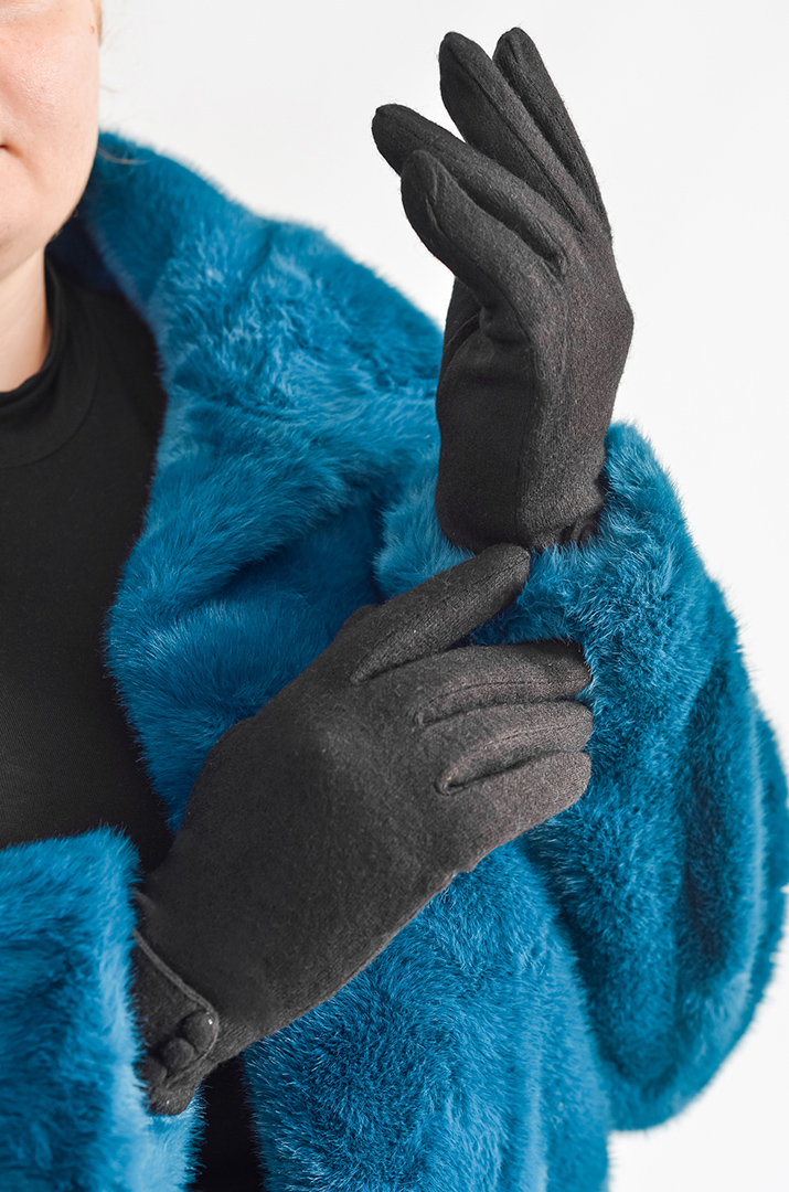 Чорні рукавички з декоративним акцентом на зап’ясті