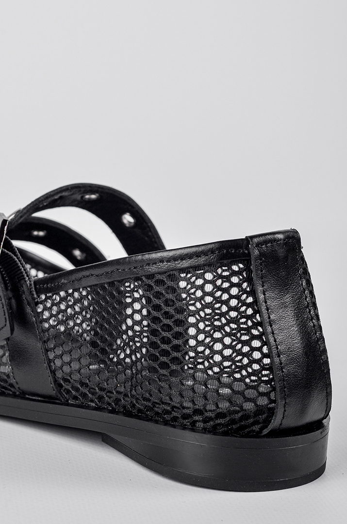 Балетки чорні з сітчастим верхом та з декоративними ремінцями великих розмірів