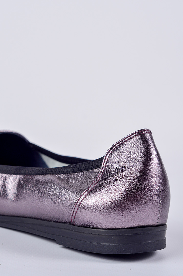Шкіряні балетки в ліловому відтінку з легким мерехтінням великих розмірів