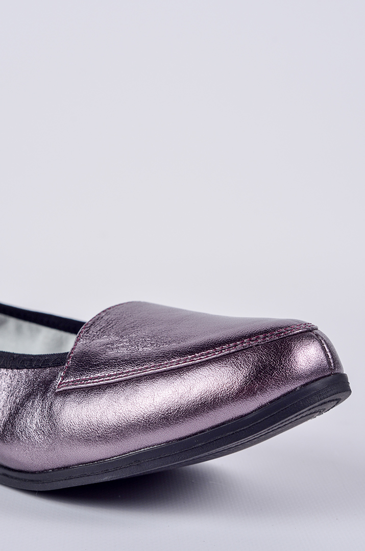 Шкіряні балетки в ліловому відтінку з легким мерехтінням великих розмірів