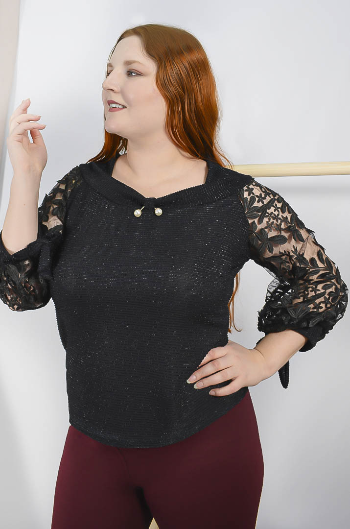 Блуза святкова з прикрасою