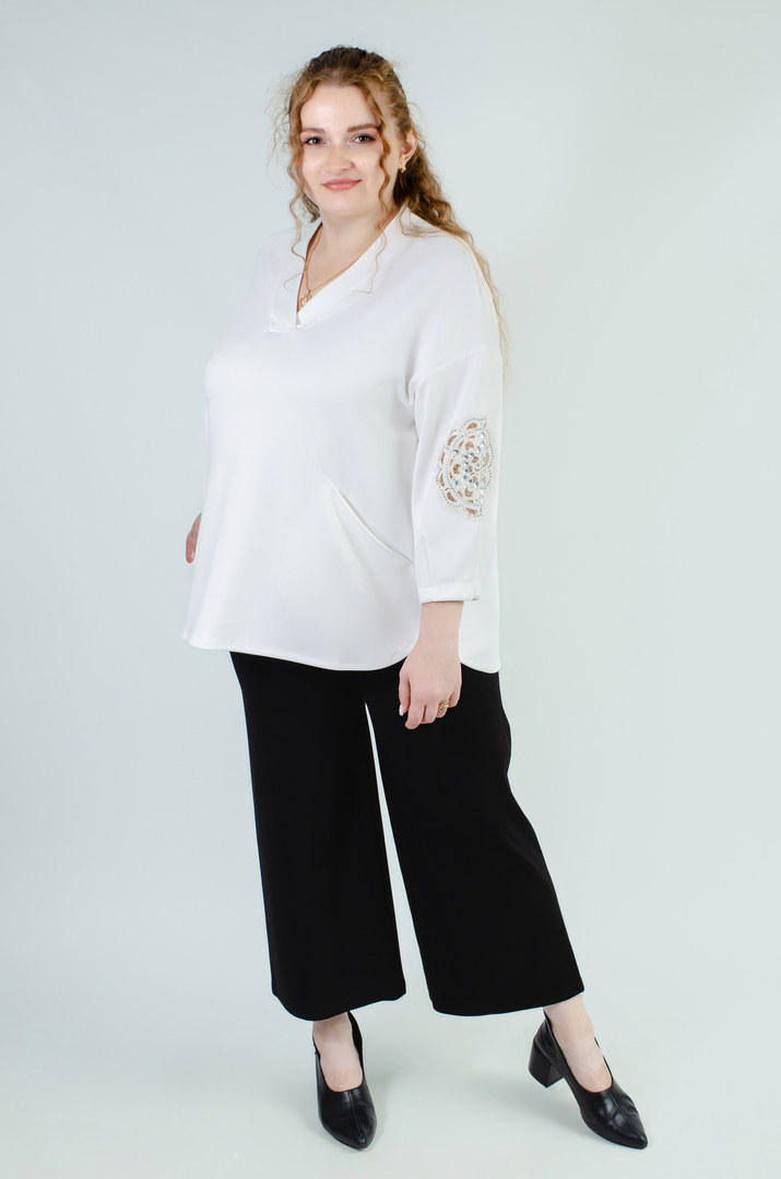 Dovha_bluza_blakytnoho_koloru_z_dekorom_batal_Pyshna_Krasа Довга блуза з декором і кишенями батал