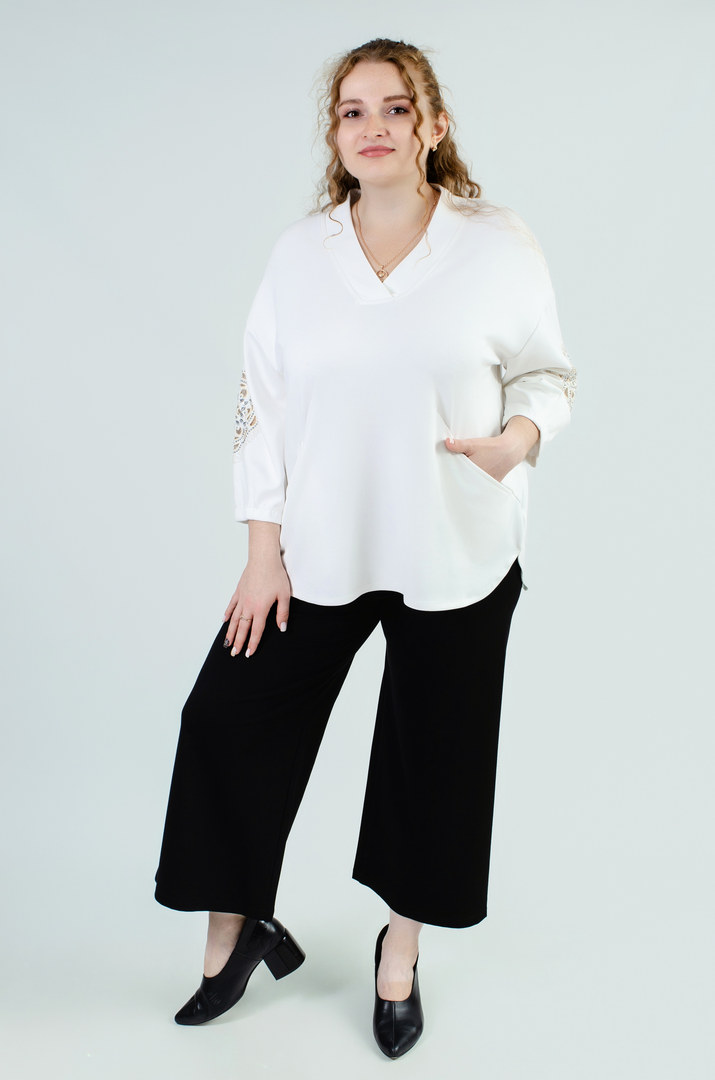 Dovha_bluza_blakytnoho_koloru_z_dekorom_batal_Pyshna_Krasа Довга блуза з декором і кишенями батал