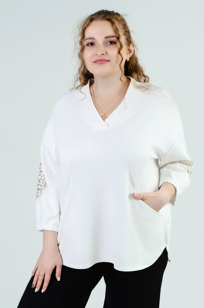 Dovha_bluza_blakytnoho_koloru_z_dekorom_batal_Pyshna_Krasа Довга блуза з декором і кишенями батал
