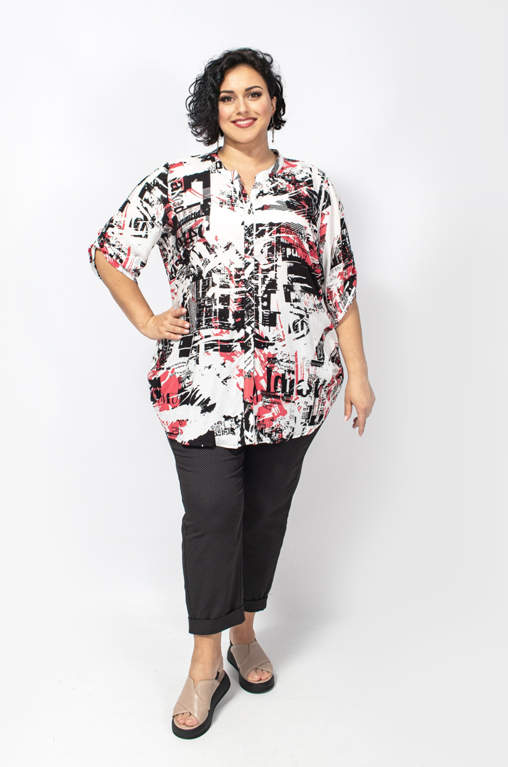 Ніжна довга блуза в абстрактний принт супер батал