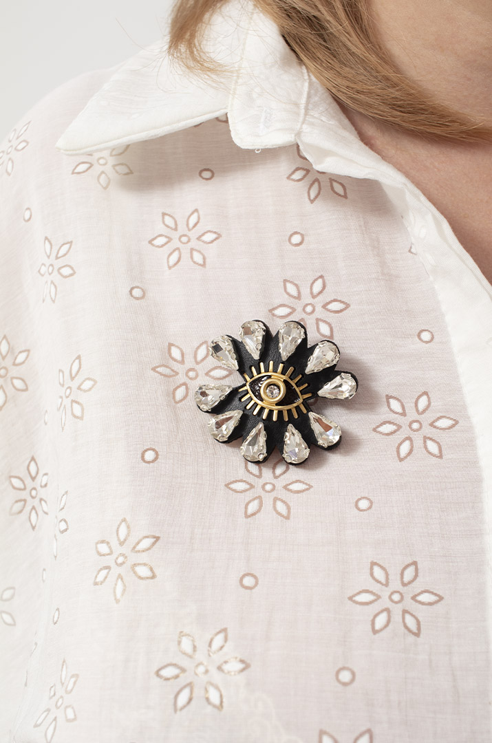 Ніжна довга блуза з прикрасою батал