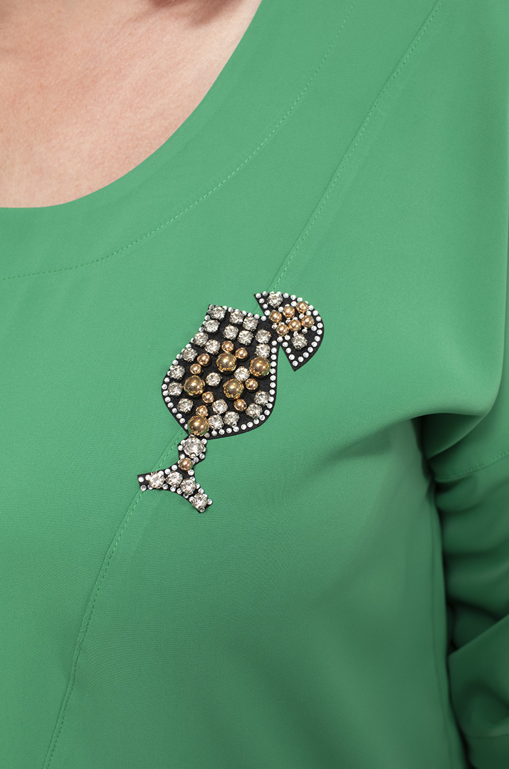 Блуза шовк з кишенею та декором батал