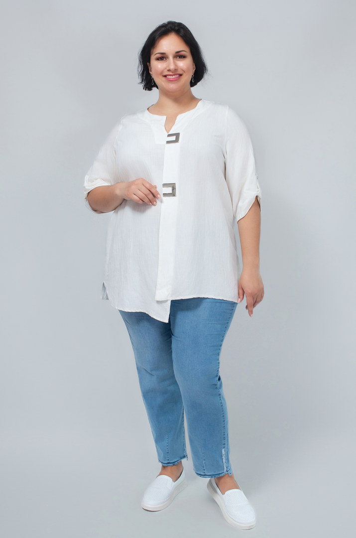 Блуза льняна з прикрасами батал