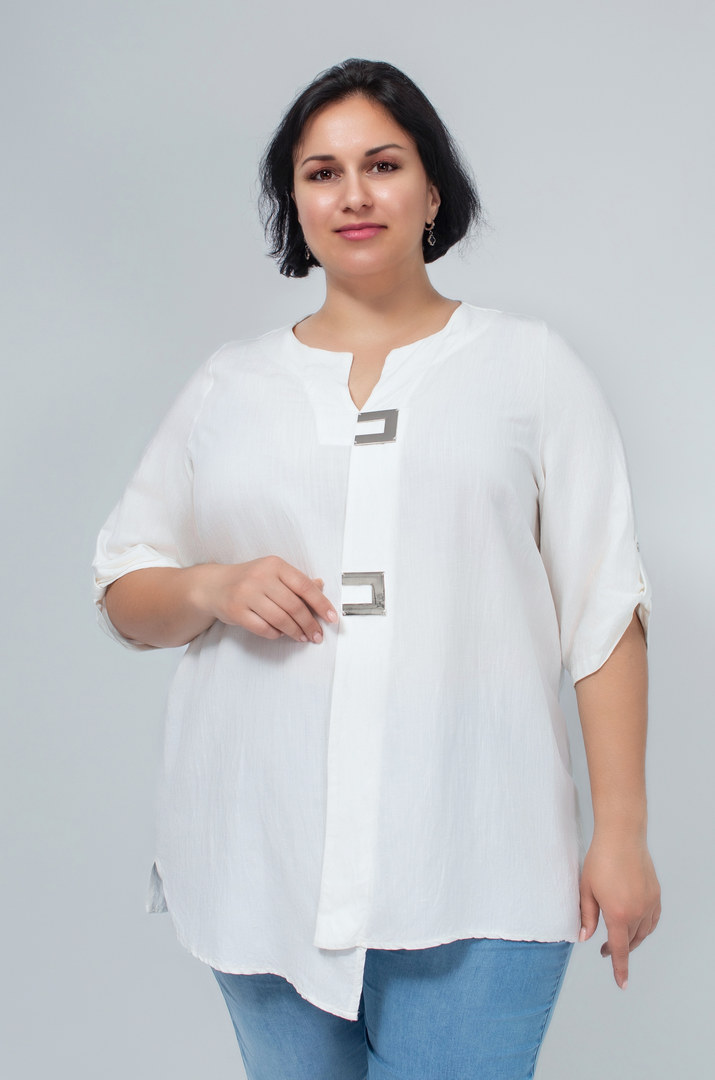 Блуза льняна з прикрасами батал