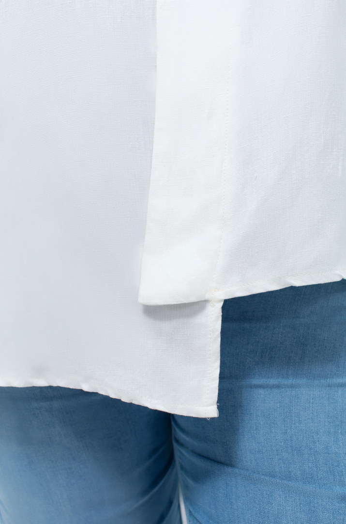 Блуза льняна з прикрасами батал