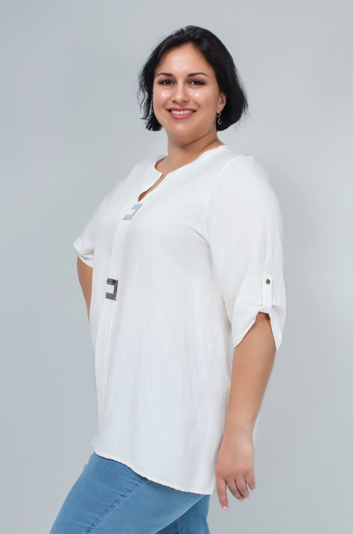 Блуза льняна з прикрасами батал