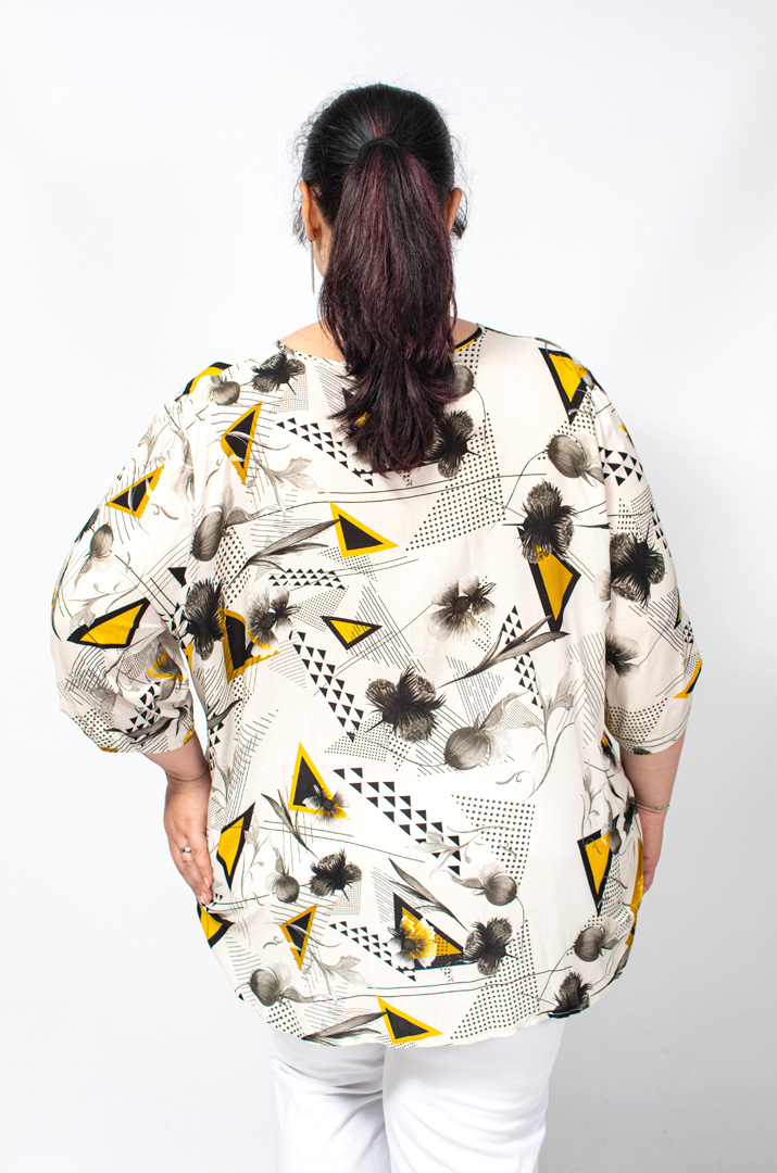 Легка блуза із штапелю в принт супер батал