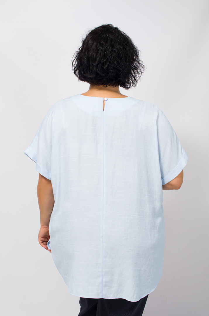 Світла льняна однотонна блуза супер батал