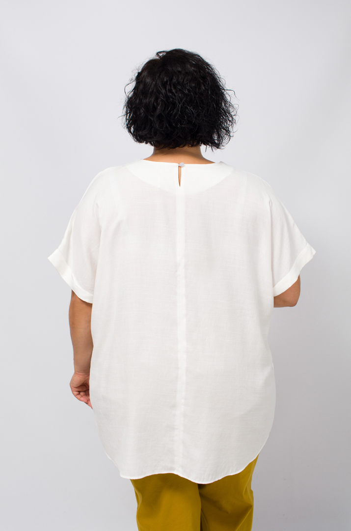 Світла льняна однотонна блуза супер батал