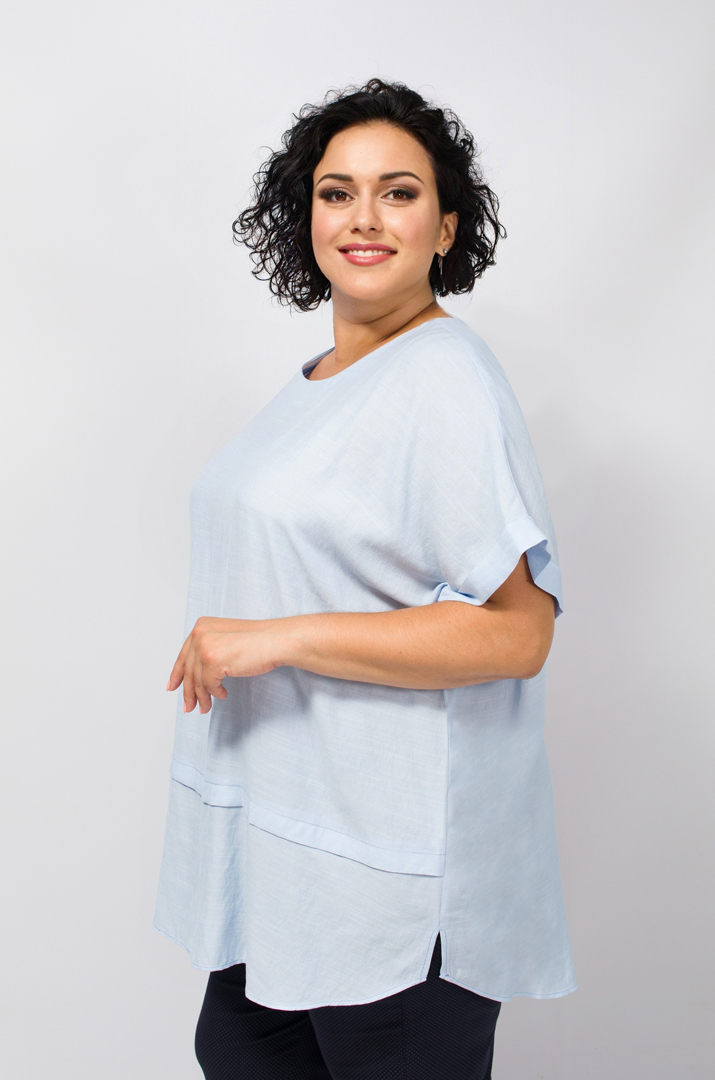 Світла льняна однотонна блуза супер батал