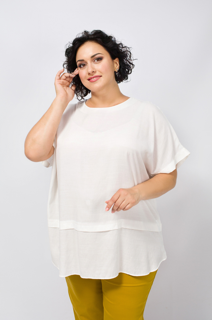 Світла льняна однотонна блуза супер батал