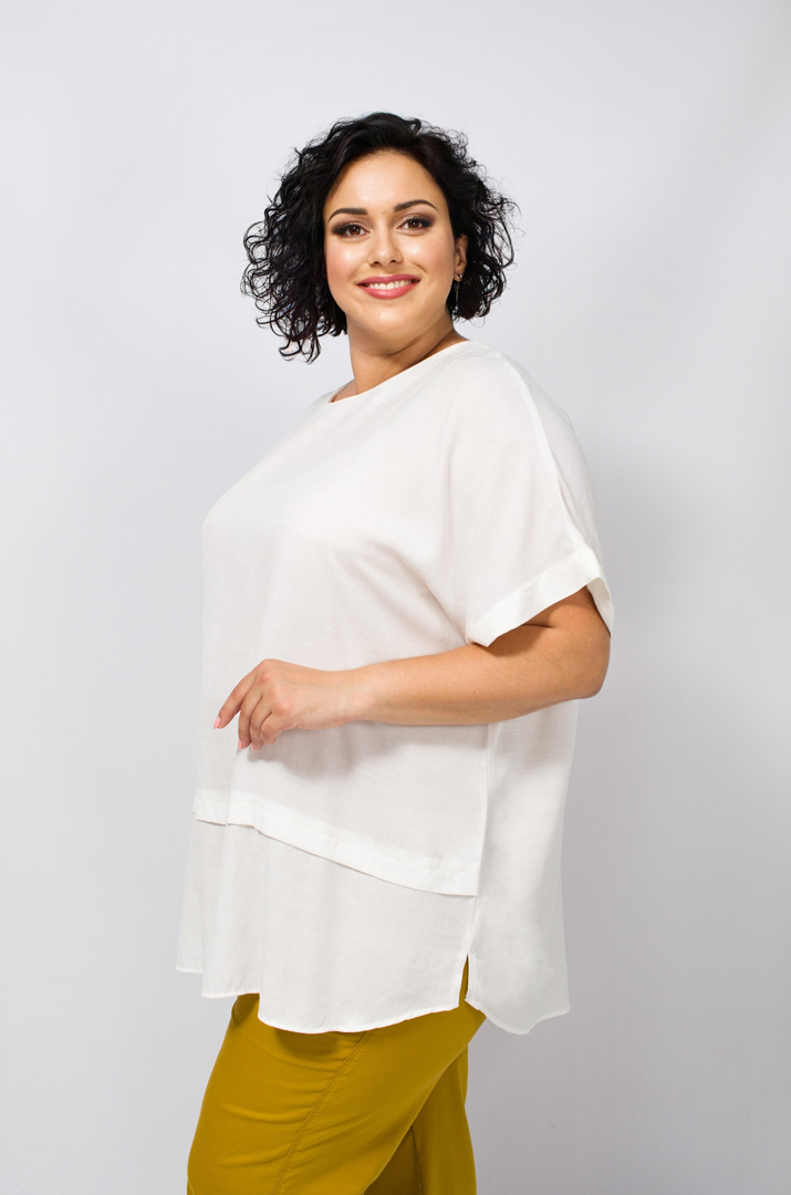 Світла льняна однотонна блуза супер батал