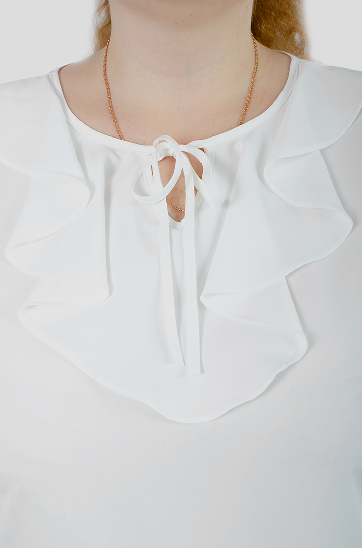 Блуза світла з воланами батал