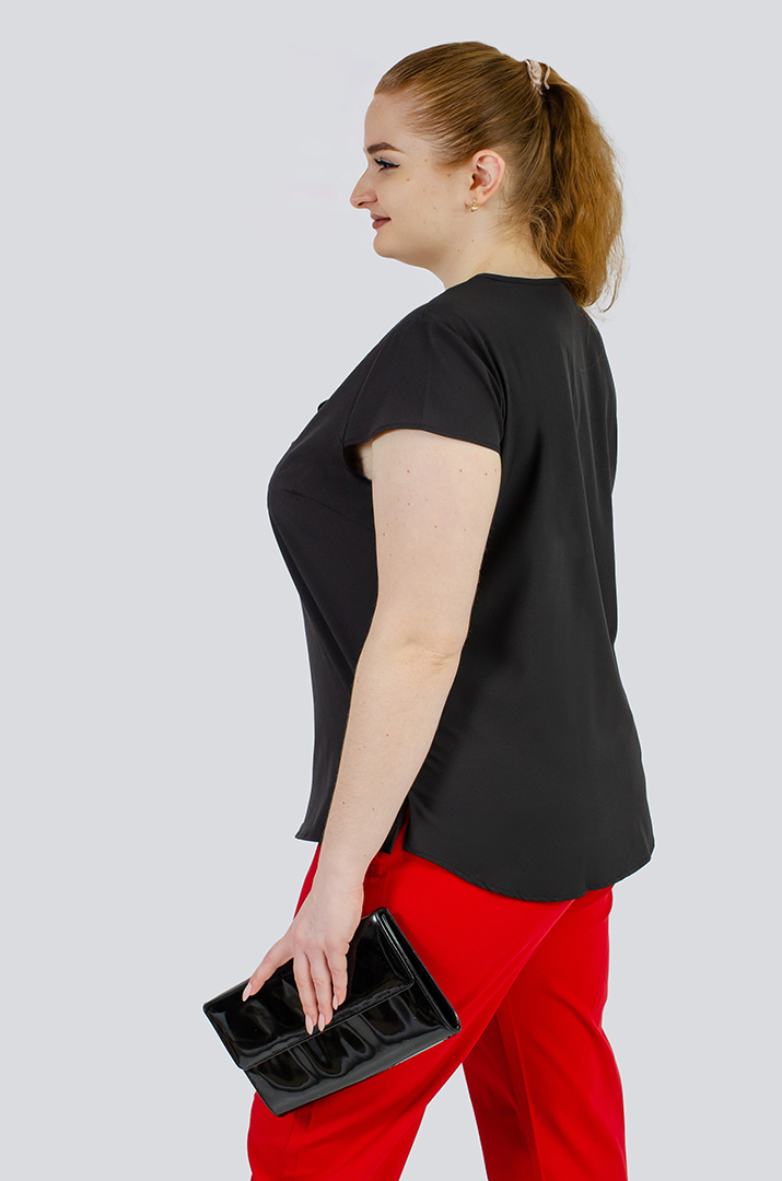 Блуза з коміром та прикрасою великих розмірів