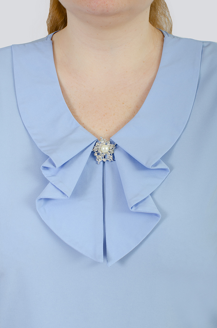 Блуза з коміром та прикрасою великих розмірів