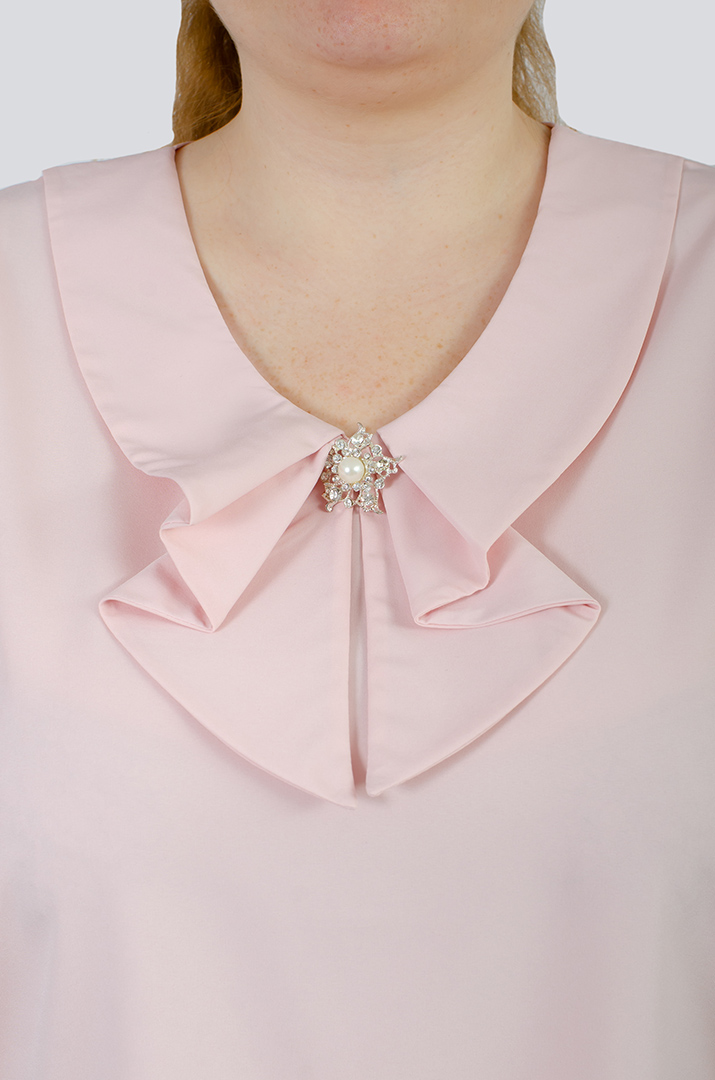 Блуза з коміром та прикрасою великих розмірів