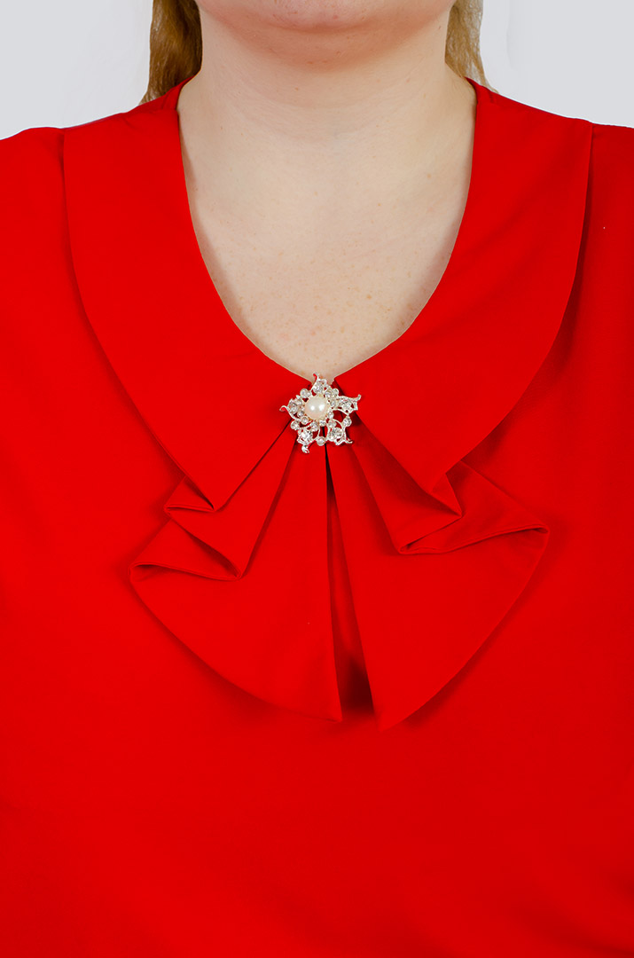 Блуза з коміром та прикрасою великих розмірів