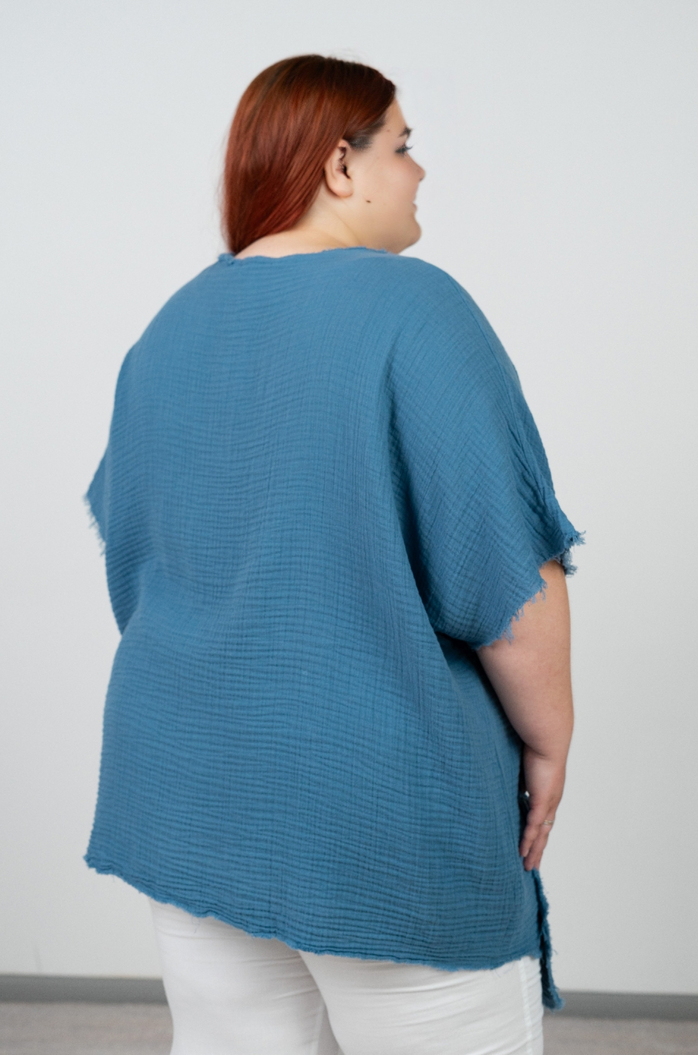 Бавовняна блуза з ефектом необроблених країв великих розмірів