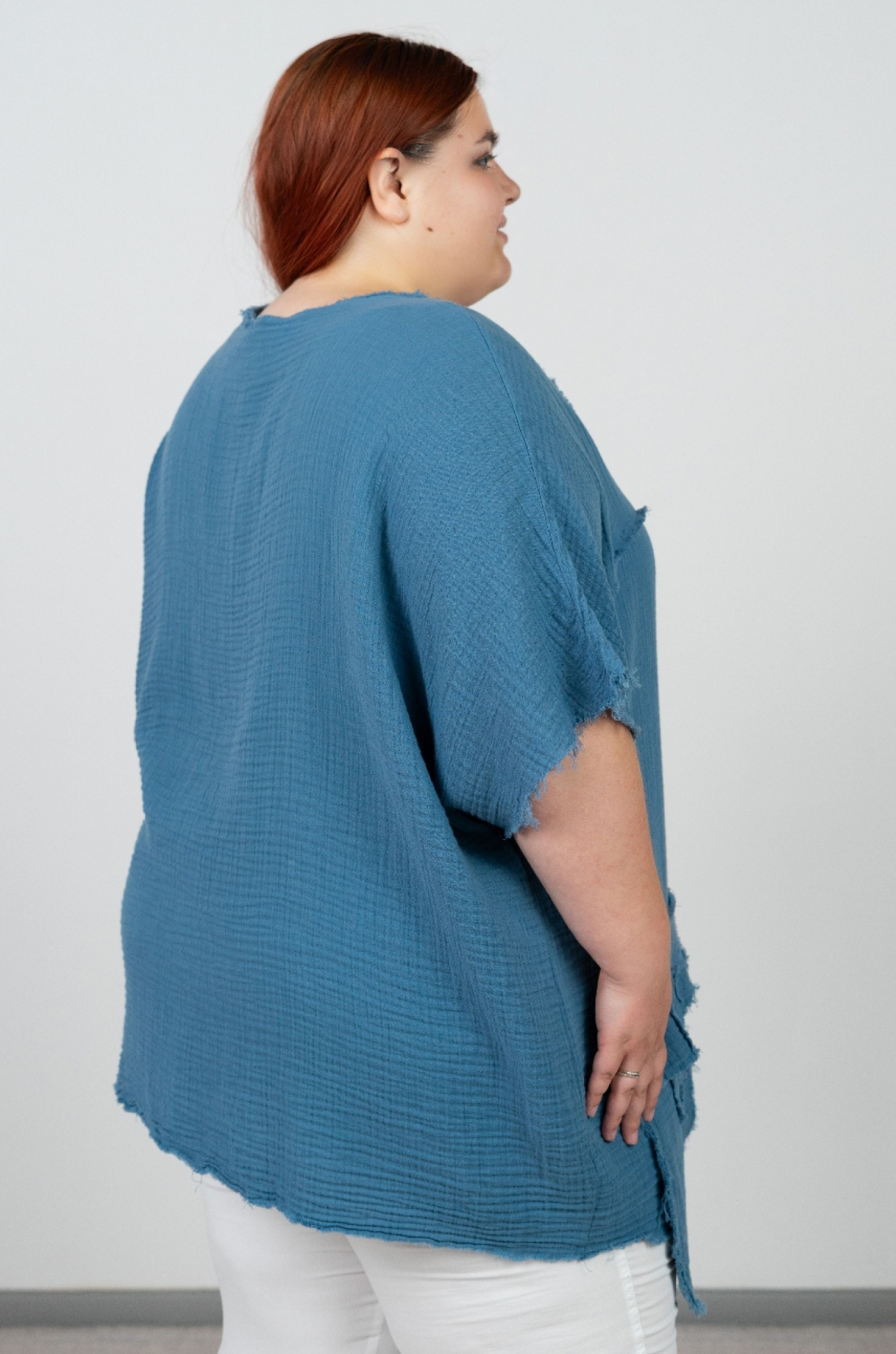 Бавовняна блуза з ефектом необроблених країв великих розмірів