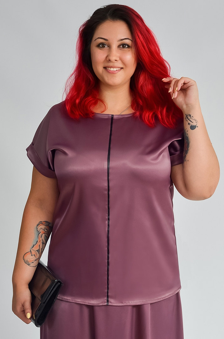 Атласная блуза с вертикальным декором больших размеров