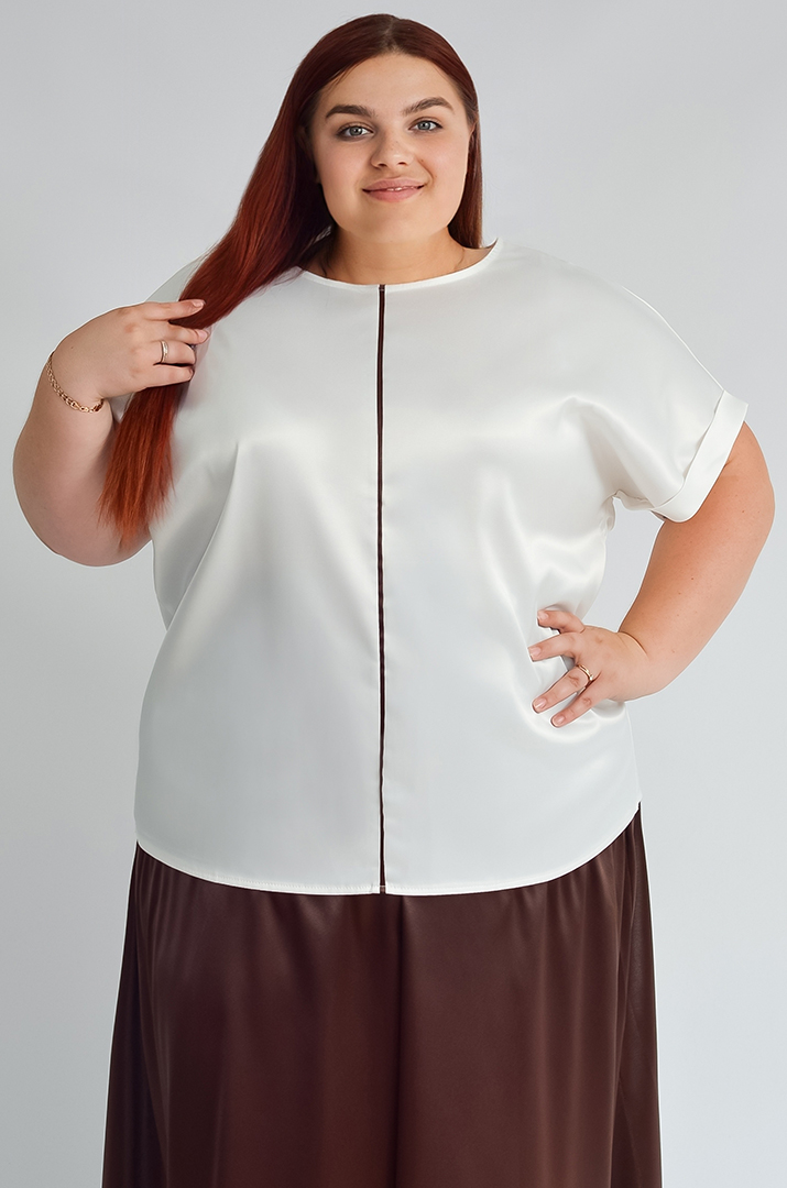 Атласная блуза с вертикальным декором больших размеров