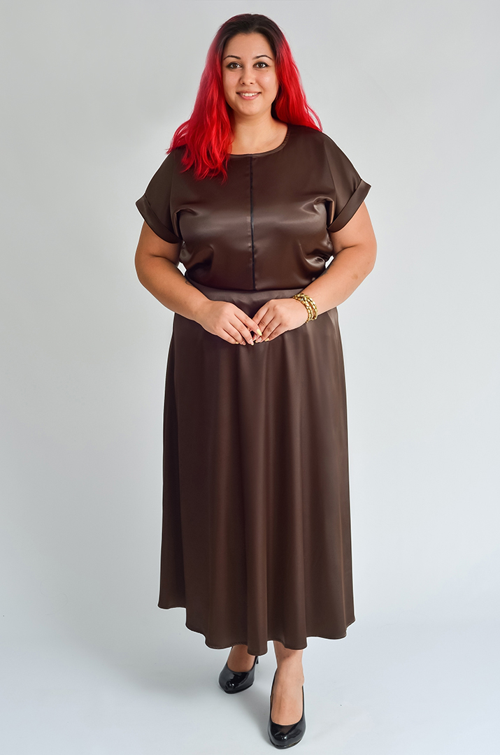 Атласная блуза с вертикальным декором больших размеров