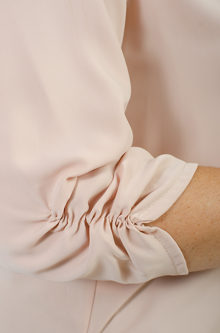 Нежная однотонная блуза больших размеров