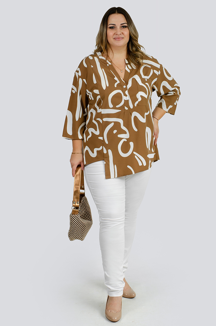 Блуза в принт асимметричного кроя больших размеров