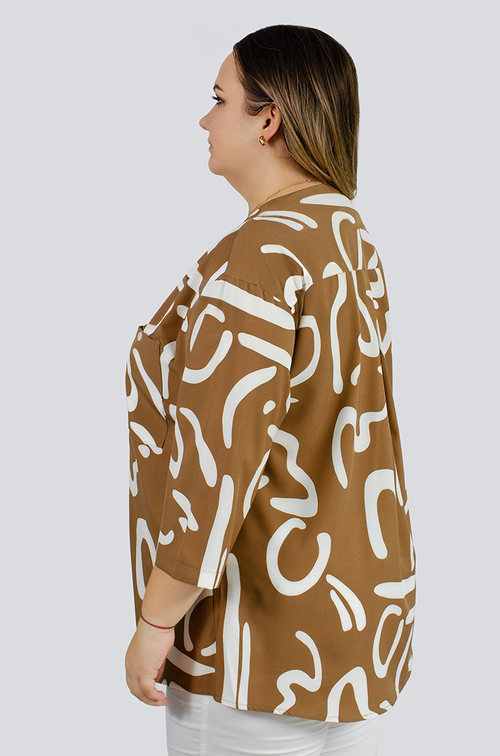 Блуза в принт асимметричного кроя больших размеров