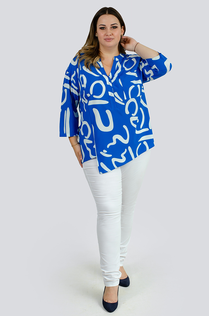 Блуза в принт асимметричного кроя больших размеров