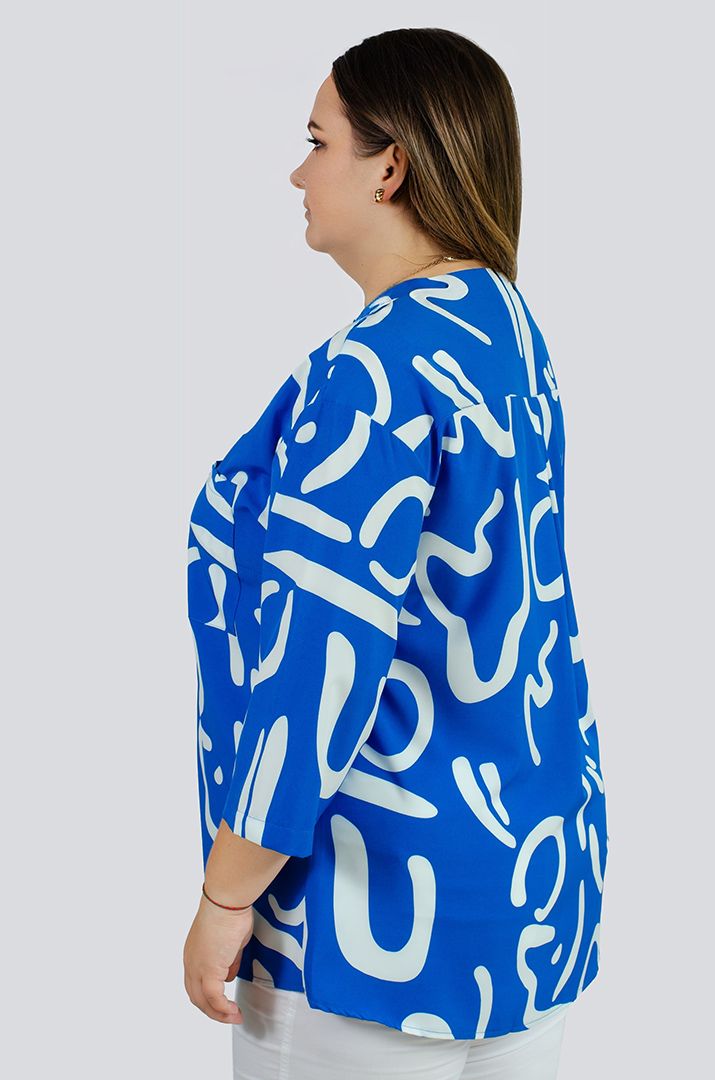 Блуза в принт асимметричного кроя больших размеров