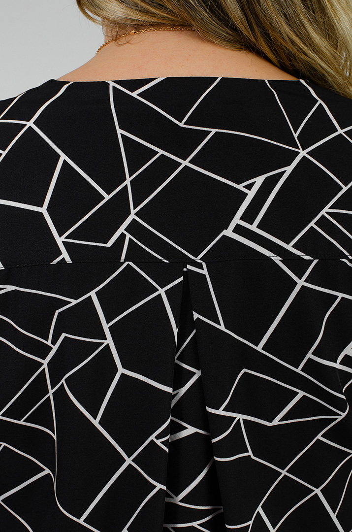 Блуза в принт асимметричного кроя больших размеров