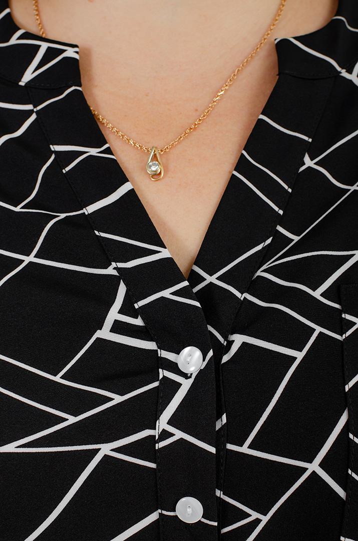 Блуза в принт асимметричного кроя больших размеров