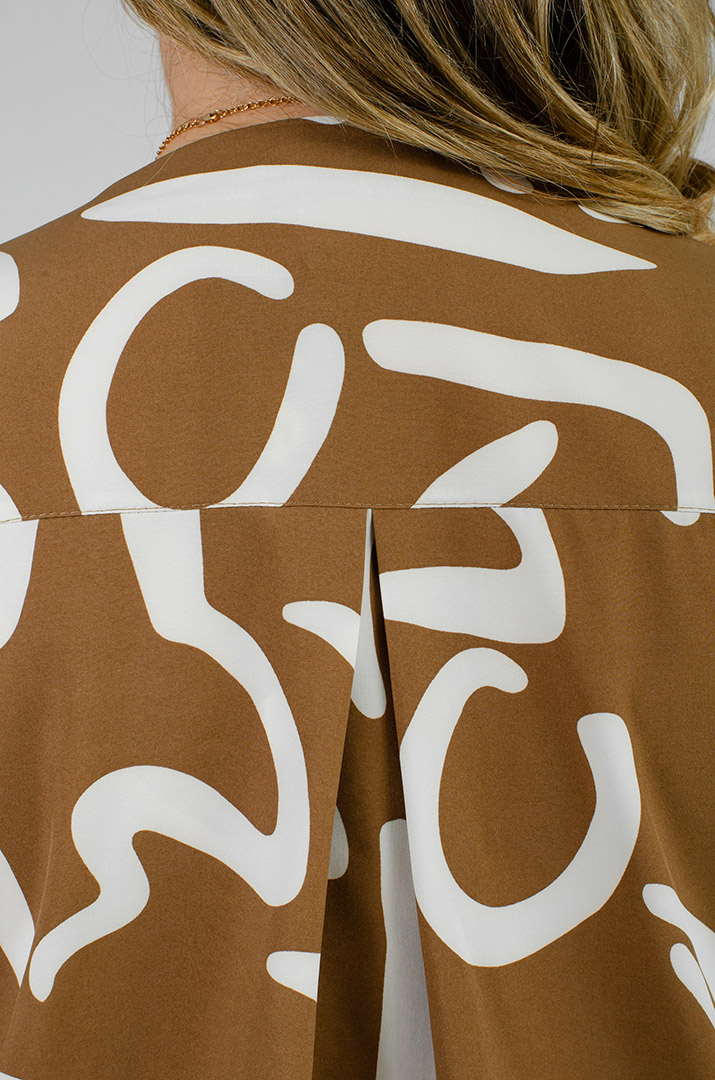 Блуза в принт асимметричного кроя больших размеров
