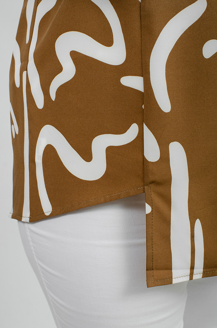 Блуза в принт асимметричного кроя больших размеров