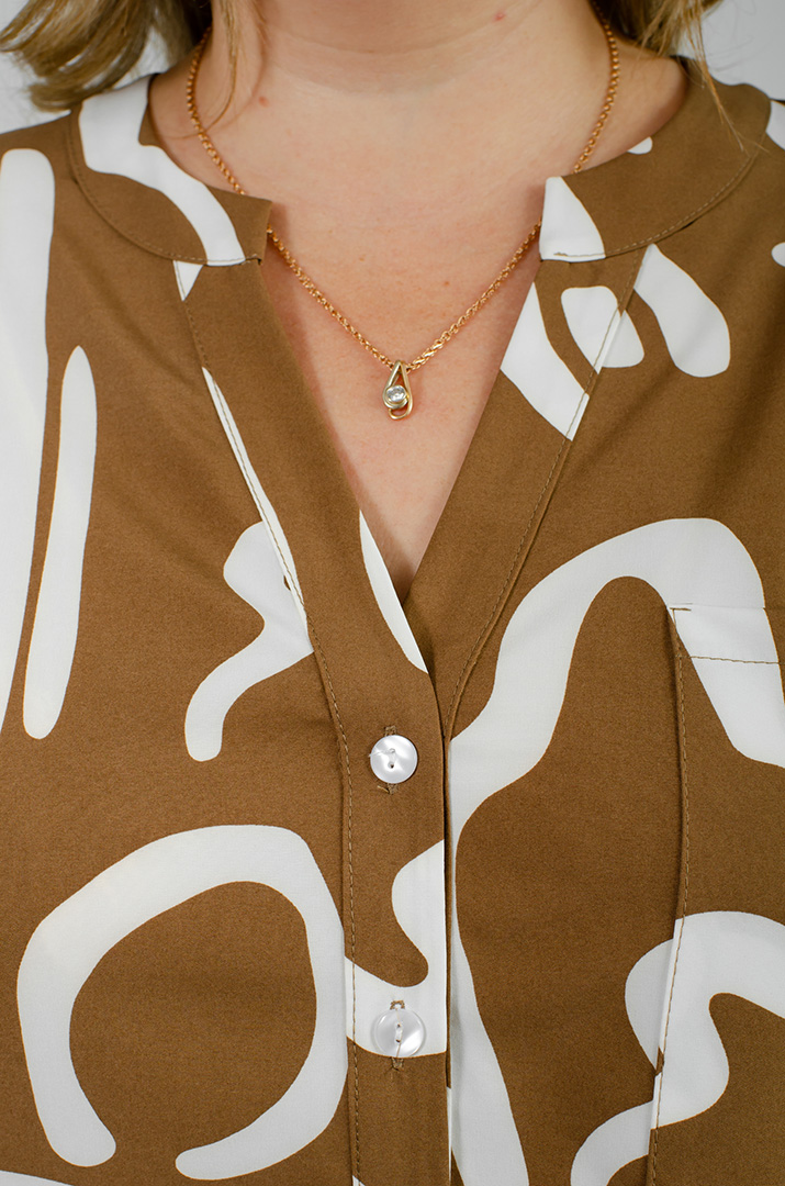 Блуза в принт асимметричного кроя больших размеров