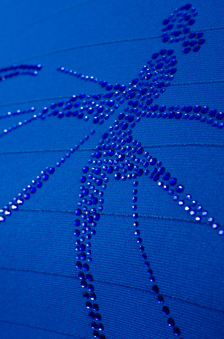 Джемпер в полоску с декором из стразов больших размеров