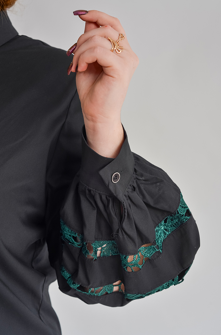 Блуза с кружевом больших размеров