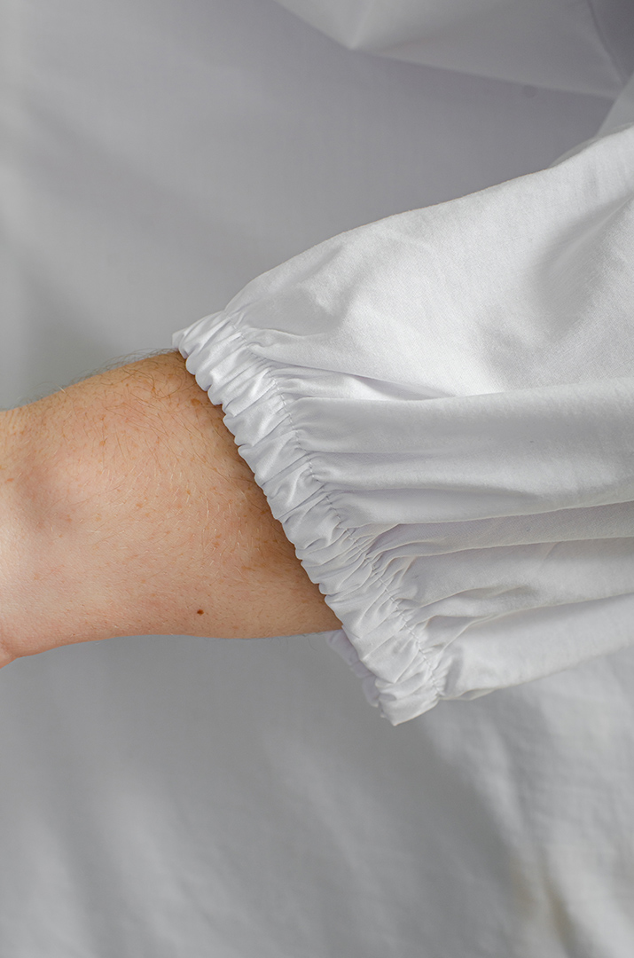 Блуза с декором из кружева и стразов больших размеров