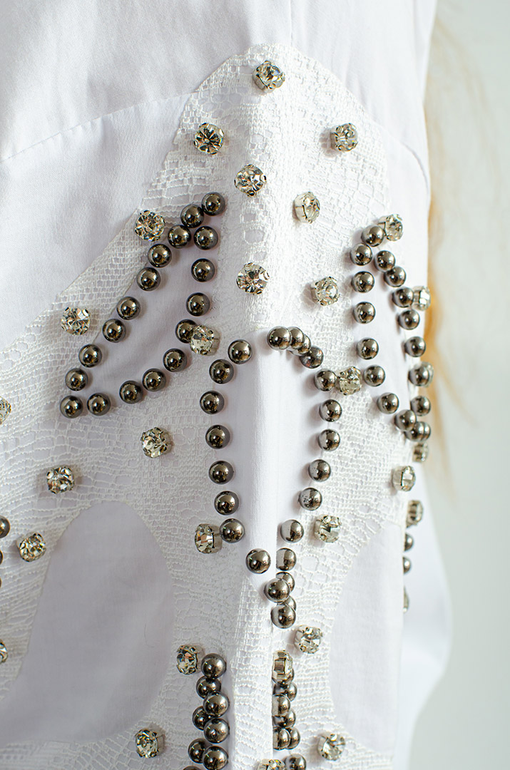 Блуза с декором из кружева и стразов больших размеров