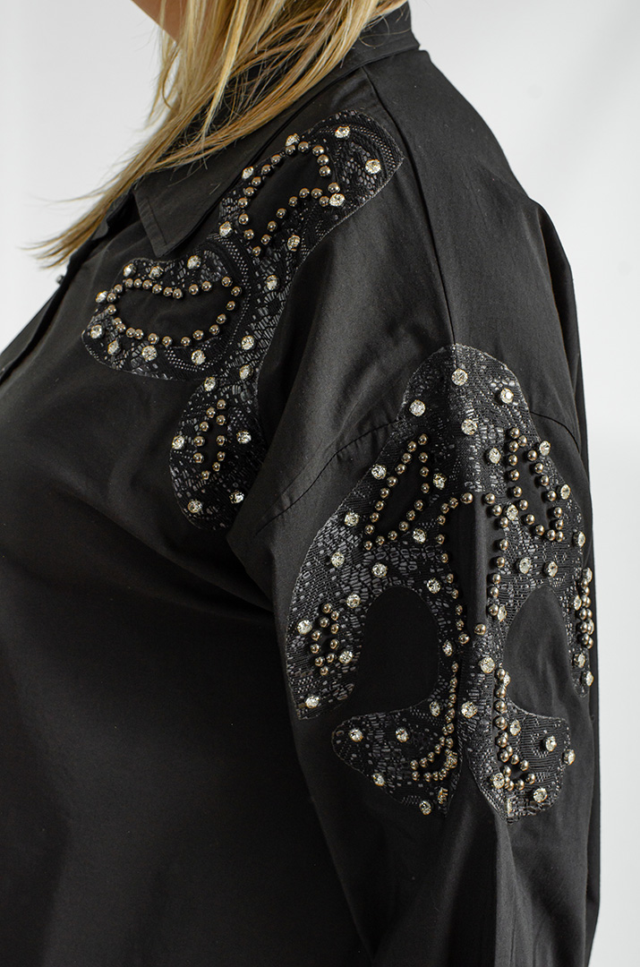 Блуза с декором из кружева и стразов больших размеров