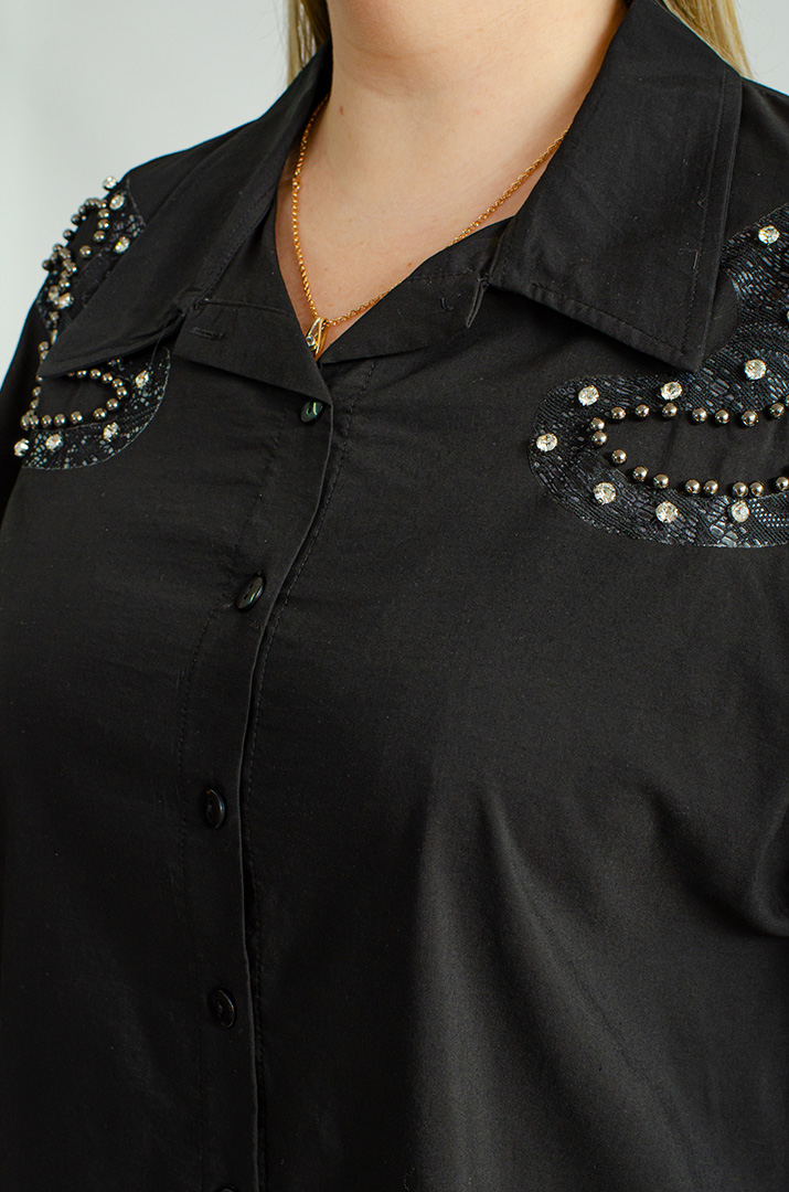 Блуза с декором из кружева и стразов больших размеров