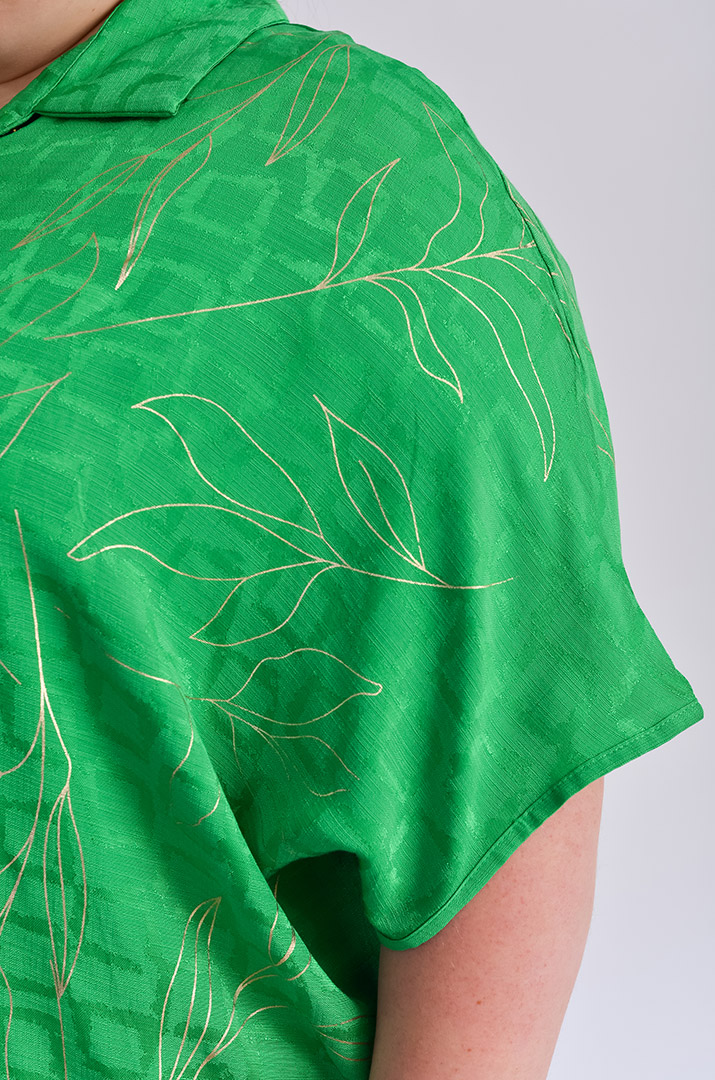 Блуза з золотавим принтом великих розмірів