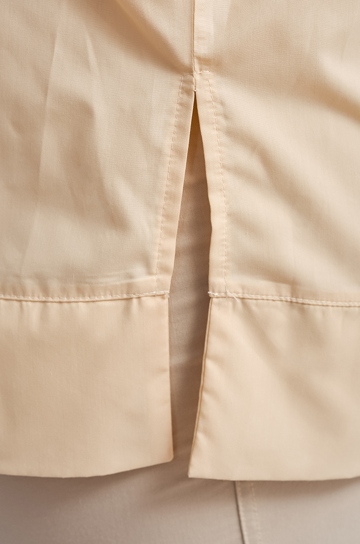 Блуза з золотавим декором великих розмірів