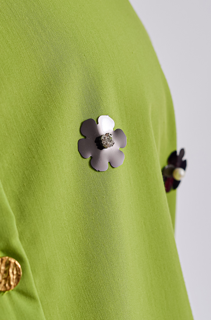 Блуза з золотавим декором великих розмірів